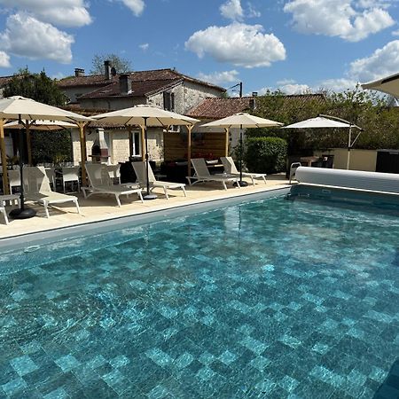 Chambre D'Hotes Naturiste Le Jardin Des Hirondelles Blanzaguet-Saint-Cybard Esterno foto