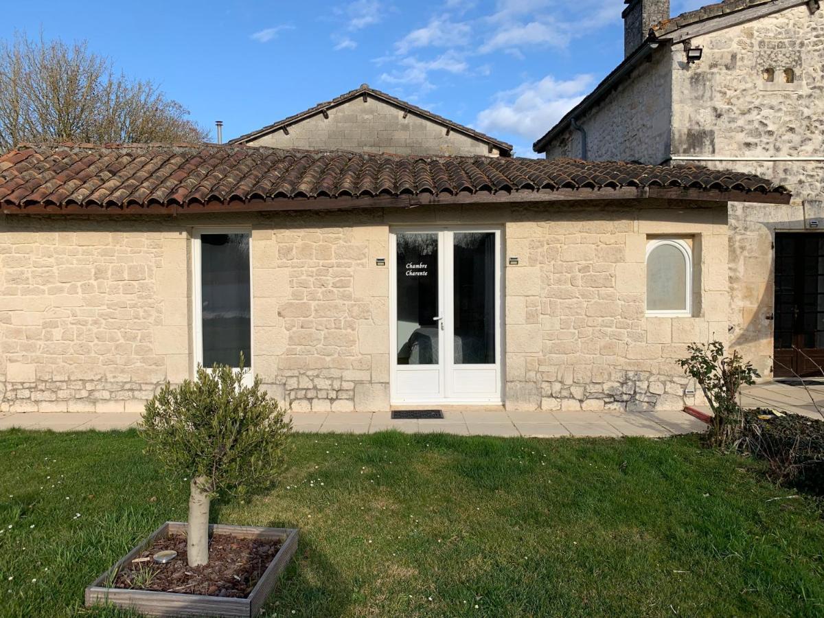 Chambre D'Hotes Naturiste Le Jardin Des Hirondelles Blanzaguet-Saint-Cybard Esterno foto