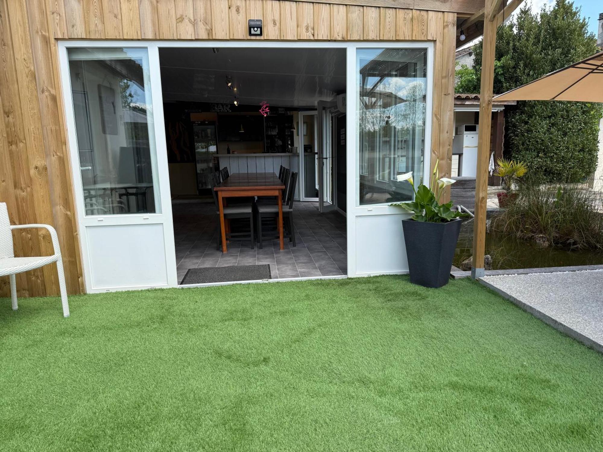 Chambre D'Hotes Naturiste Le Jardin Des Hirondelles Blanzaguet-Saint-Cybard Esterno foto
