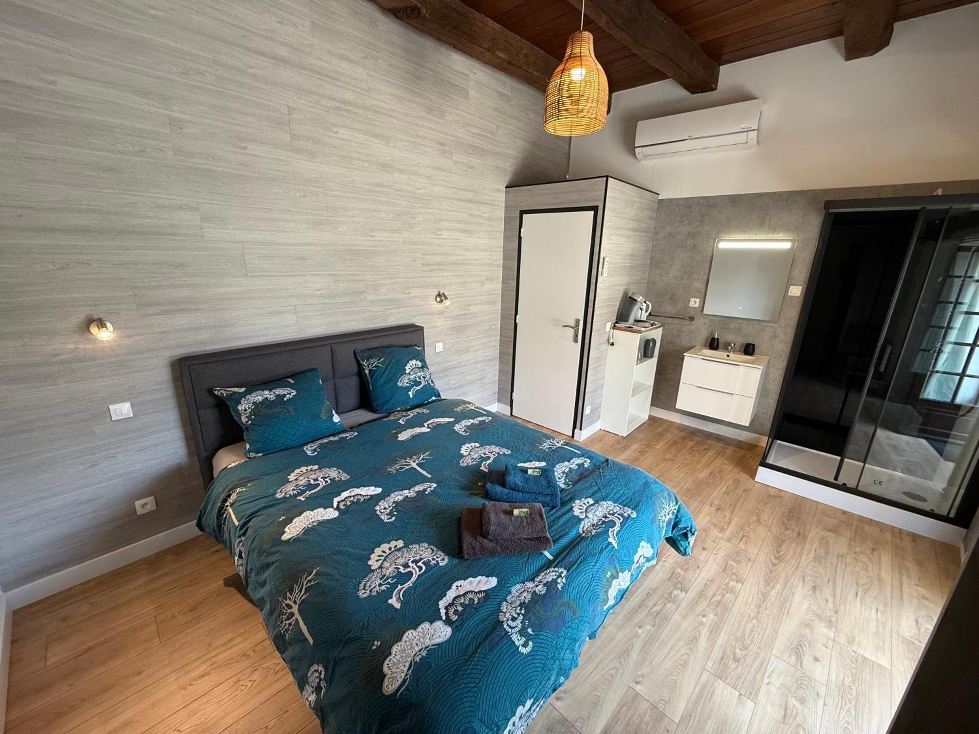 Chambre D'Hotes Naturiste Le Jardin Des Hirondelles Blanzaguet-Saint-Cybard Esterno foto